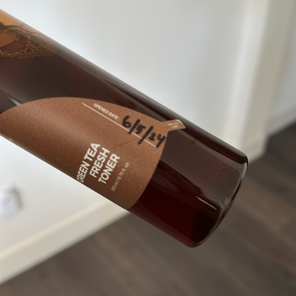 Isntree Green Tea Fresh Toner - Picture 8 of 9